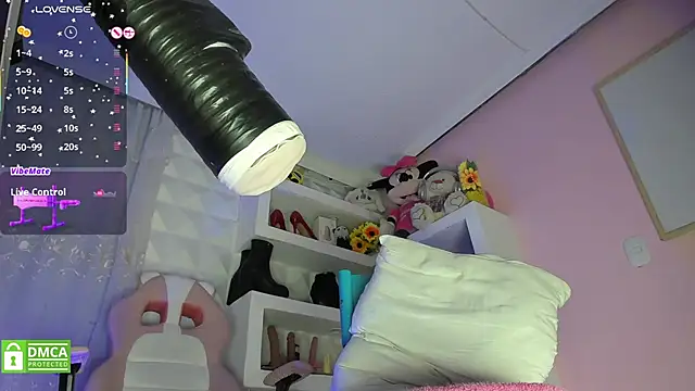 Snapshot of Mara-Bella chatting on February 15, 2025, 12:37 am Mara-Bella online show from February 15, 2025, 12:37 am