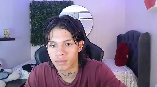 Snapshot of andy_dan18 chatting on January 8, 2025, 1:52 pm andy dan18 online show from January 8, 2025, 1:52 pm