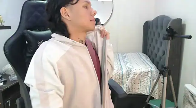 Snapshot of andy_dan18 chatting on January 13, 2025, 1:28 pm andy dan18 online show from January 13, 2025, 1:28 pm