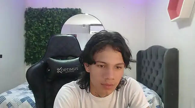 Snapshot of andy_dan18 chatting on January 29, 2025, 1:49 pm andy dan18 online show from January 29, 2025, 1:49 pm