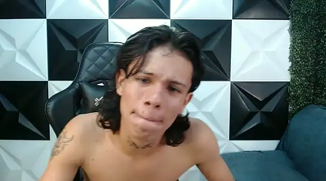 Snapshot of andy_dan18 chatting on February 3, 2025, 9:18 pm andy dan18 online show from February 3, 2025, 9:18 pm