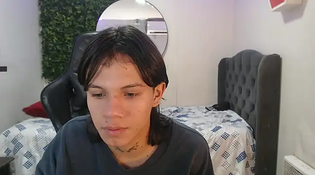 Snapshot of andy_dan18 chatting on February 5, 2025, 2:26 pm andy dan18 online show from February 5, 2025, 2:26 pm