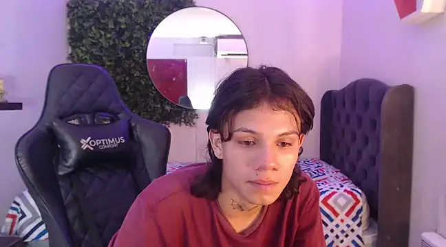 Snapshot of andy_dan18 chatting on February 10, 2025, 6:35 pm andy dan18 online show from February 10, 2025, 6:35 pm