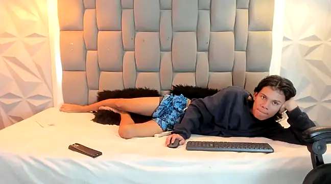 Snapshot of andy_dan18 chatting on February 11, 2025, 5:50 pm andy dan18 online show from February 11, 2025, 5:50 pm