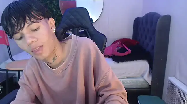 Snapshot of andy_dan18 chatting on February 25, 2025, 12:34 pm andy dan18 online show from February 25, 2025, 12:34 pm