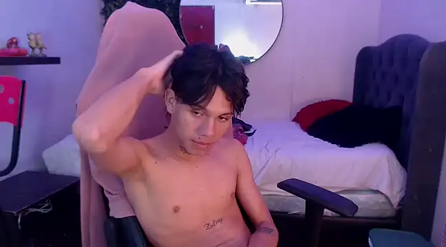 Snapshot of andy_dan18 chatting on February 25, 2025, 11:11 pm andy dan18 online show from February 25, 2025, 11:11 pm