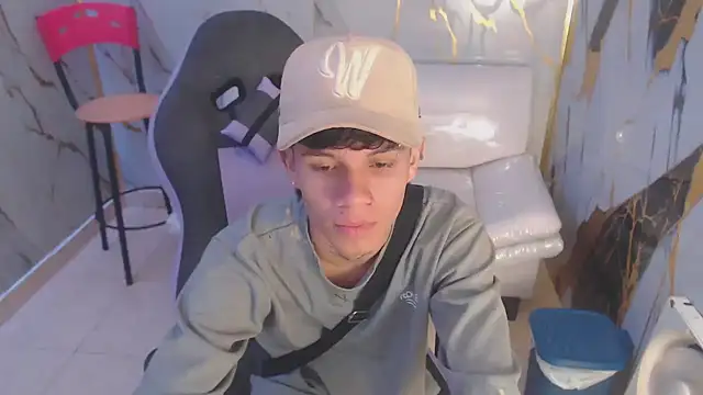 Snapshot of andy_dan18 chatting on October 18, 2025, 2:29 pm andy dan18 online show from October 18, 2025, 2:29 pm