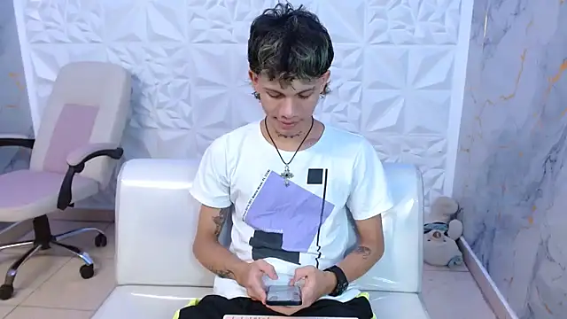 andy dan18 online show from April 7, 2026, 8:09 pm