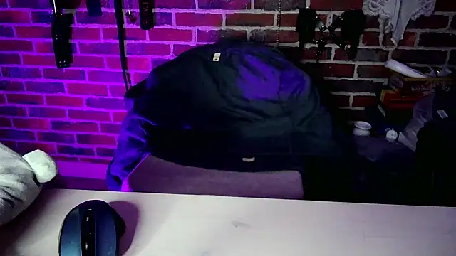 Snapshot of Heleneecesmecs2 chatting on January 29, 2025, 1:27 am Heleneecesmecs2 online show from January 29, 2025, 1:27 am