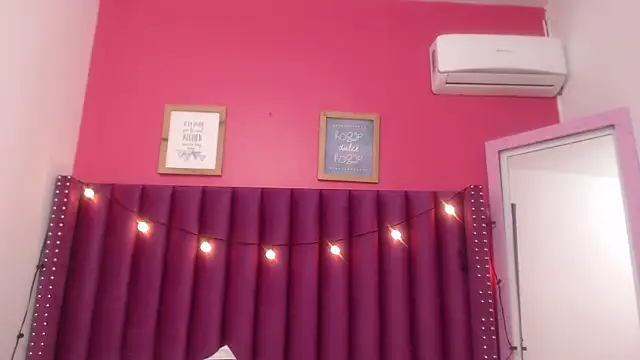 MommyHelpsmee online show from February 26, 2025, 6:37 am