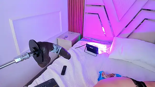 Snapshot of LolaAngellx chatting on October 1, 2025, 12:49 am LolaAngellx online show from October 1, 2025, 12:49 am