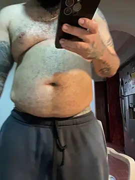 El Titan1998 online show from April 8, 2026, 10:32 pm