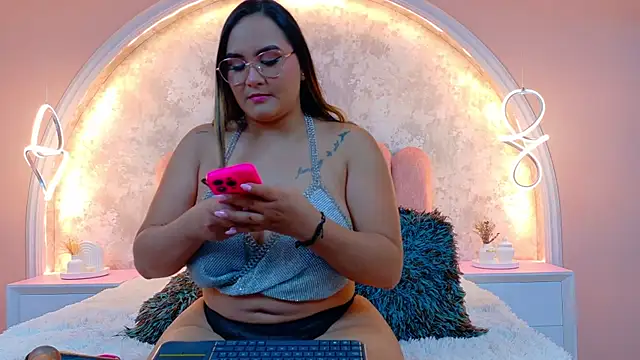 MiaLaurents online show from November 10, 2025, 4:44 am