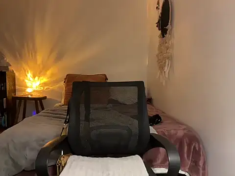 Snapshot of leahsparkles chatting on September 30, 2025, 1:43 am leahsparkles online show from September 30, 2025, 1:43 am