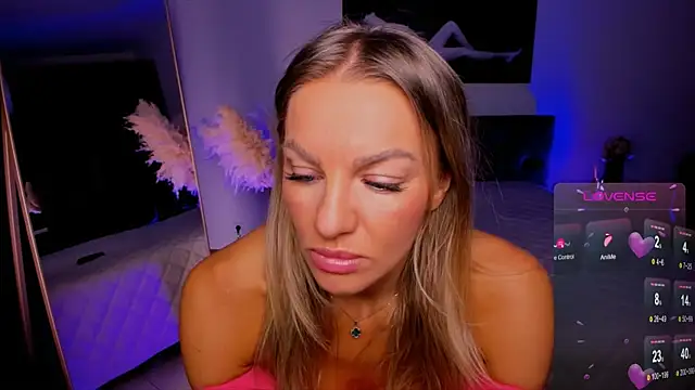 Snapshot of Oliva_Candy chatting on November 9, 2025, 9:40 am Oliva Candy online show from November 9, 2025, 9:40 am