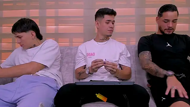 Snapshot of hell_twink chatting on December 24, 2024, 7:55 pm hell twink online show from December 24, 2024, 7:55 pm