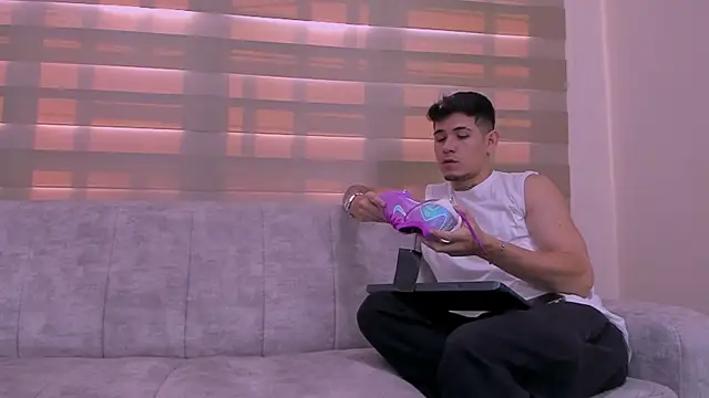 Snapshot of hell_twink chatting on January 13, 2025, 8:15 pm hell twink online show from January 13, 2025, 8:15 pm