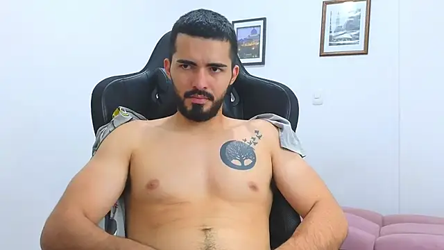 Snapshot of Massimoo_07 chatting on March 18, 2025, 9:21 pm Massimoo 07 online show from March 18, 2025, 9:21 pm