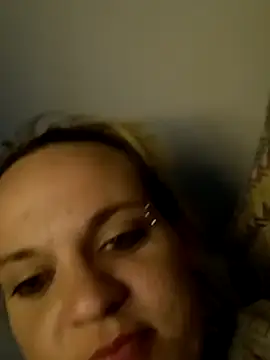 Snapshot of cloudy_couple444 chatting on December 22, 2024, 2:16 pm cloudy couple444 online show from December 22, 2024, 2:16 pm