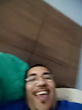 cloudy couple444 online show from April 20, 2026, 3:59 pm