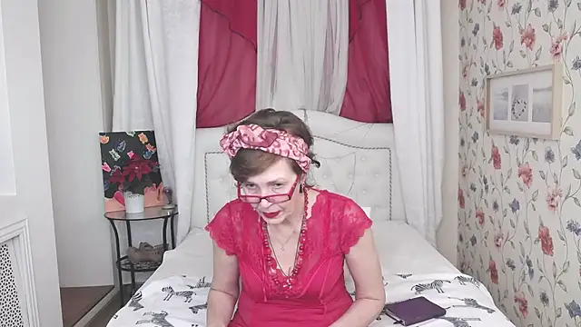 SilviaHart online show from September 30, 2025, 12:43 pm