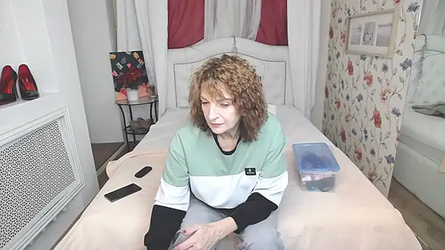 Snapshot of SilviaHart chatting on October 1, 2025, 12:44 pm SilviaHart online show from October 1, 2025, 12:44 pm