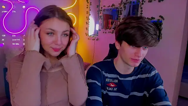 RobertAndLinela online show from December 26, 2024, 9:58 pm