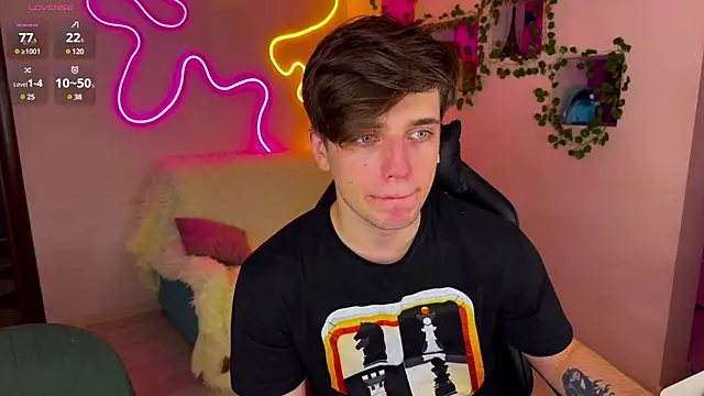 RobertAndLinela online show from February 16, 2025, 8:33 pm