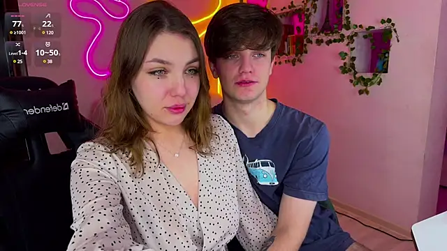 RobertAndLinela online show from March 2, 2025, 11:07 am