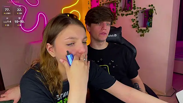 RobertAndLinela online show from March 13, 2025, 8:00 pm