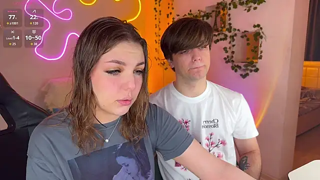 RobertAndLinela online show from November 4, 2025, 2:05 pm