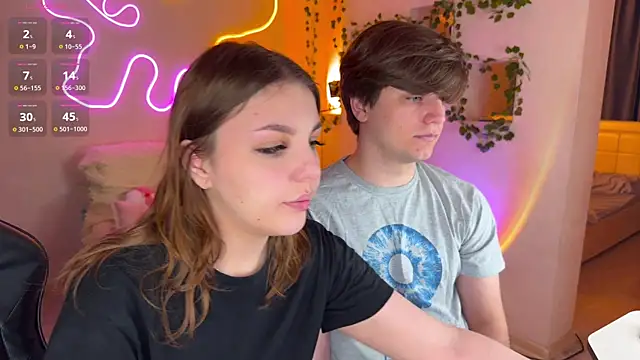 RobertAndLinela online show from November 7, 2025, 4:40 pm