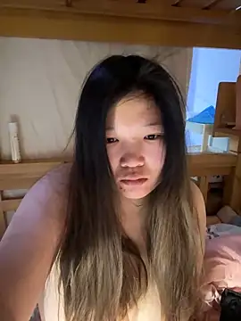 Snapshot of Happyou2 chatting on February 11, 2025, 5:05 am Happyou2 online show from February 11, 2025, 5:05 am