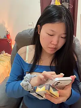 Snapshot of Happyou2 chatting on February 13, 2026, 9:11 pm Happyou2 online show from February 13, 2026, 9:11 pm