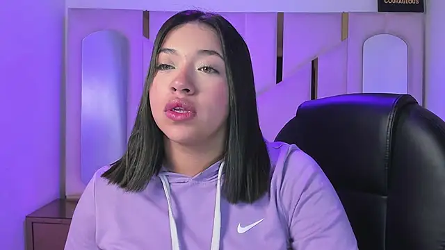 Snapshot of IsabellRodriguez18 chatting on April 6, 2026, 5:19 am IsabellRodriguez18 online show from April 6, 2026, 5:19 am