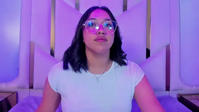 Snapshot of IsabellRodriguez18 chatting on April 15, 2026, 3:24 am IsabellRodriguez18 online show from April 15, 2026, 3:24 am