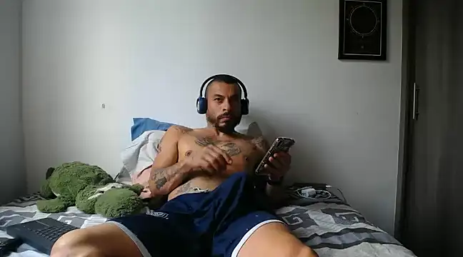 Snapshot of callme_douglas chatting on January 21, 2025, 4:05 pm callme douglas online show from January 21, 2025, 4:05 pm