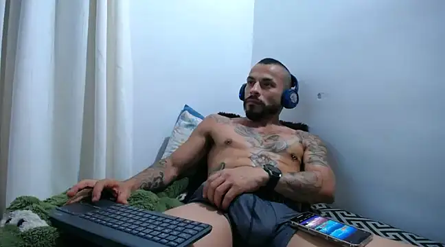 Snapshot of callme_douglas chatting on January 28, 2025, 11:28 pm callme douglas online show from January 28, 2025, 11:28 pm