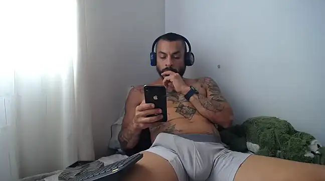 Snapshot of callme_douglas chatting on February 4, 2025, 3:57 pm callme douglas online show from February 4, 2025, 3:57 pm