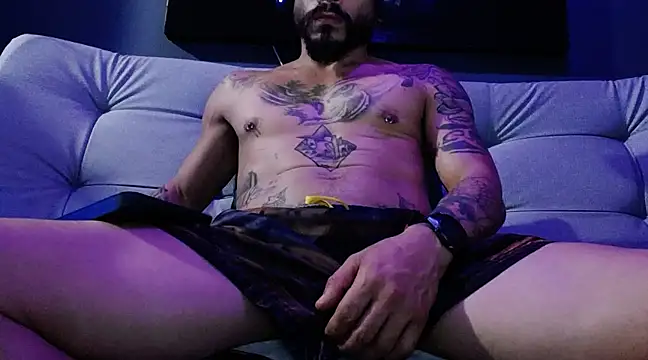 Snapshot of callme_douglas chatting on February 21, 2025, 11:32 pm callme douglas online show from February 21, 2025, 11:32 pm