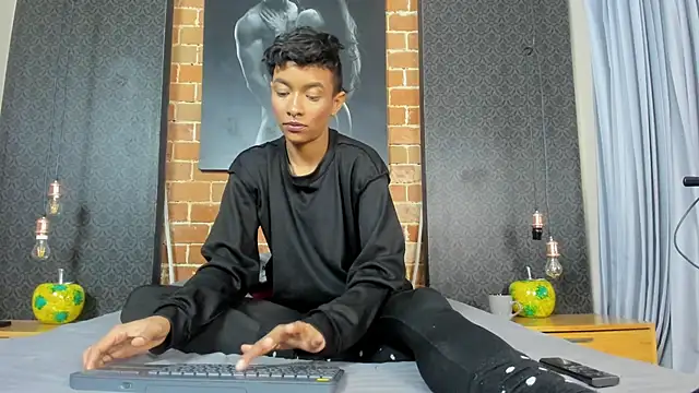 AntonAndSofii online show from January 19, 2025, 5:26 am