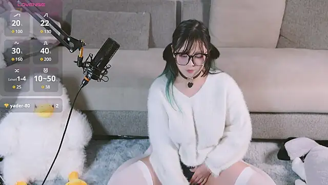 Snapshot of Yu_UwU_ chatting on February 18, 2025, 12:49 pm Yu UwU online show from February 18, 2025, 12:49 pm