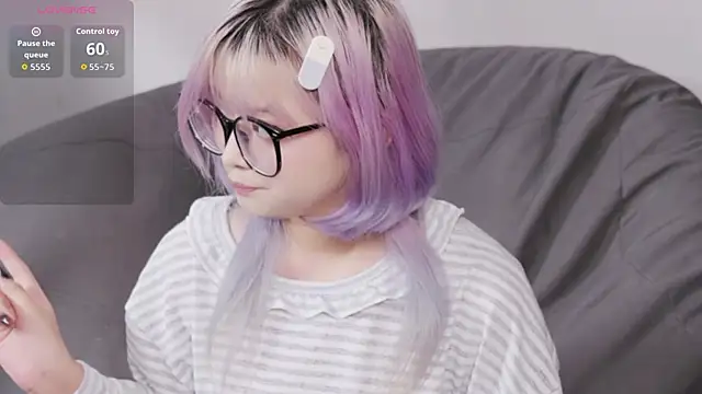 Snapshot of Yu_UwU_ chatting on October 5, 2025, 1:53 pm Yu UwU online show from October 5, 2025, 1:53 pm