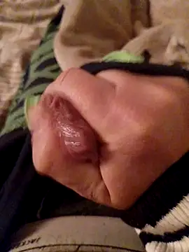 Snapshot of MaxiFabry chatting on November 15, 2025, 8:27 pm MaxiFabry online show from November 15, 2025, 8:27 pm