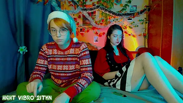 TrickyKitsune online show from December 18, 2025, 1:39 pm