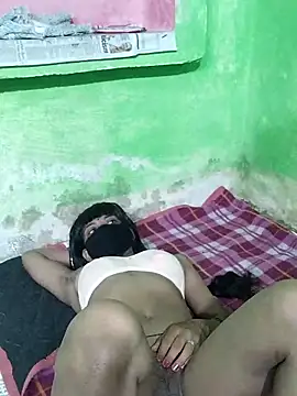 Coupleshow47 online show from September 19, 2025, 10:32 pm