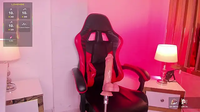 LunaPleasure online show from April 12, 2026, 7:35 am