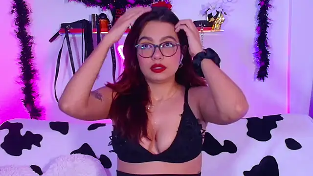 Snapshot of EmiF26 chatting on October 21, 2025, 3:51 am EmiF26 online show from October 21, 2025, 3:51 am