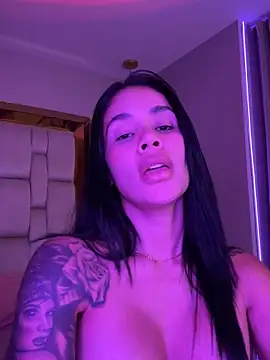 Snapshot of Karol_Towers chatting on February 24, 2025, 3:12 am Karol Towers online show from February 24, 2025, 3:12 am