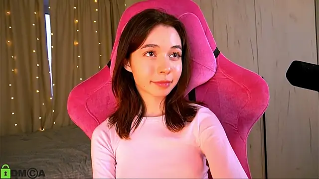 LittleOriana online show from March 14, 2025, 5:05 am